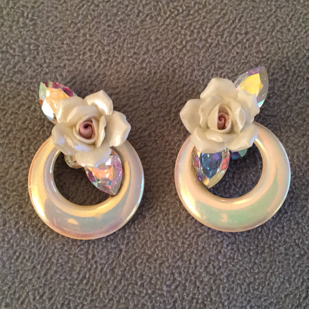 1980’s Vintage flower and aurora borealis clip on earrings